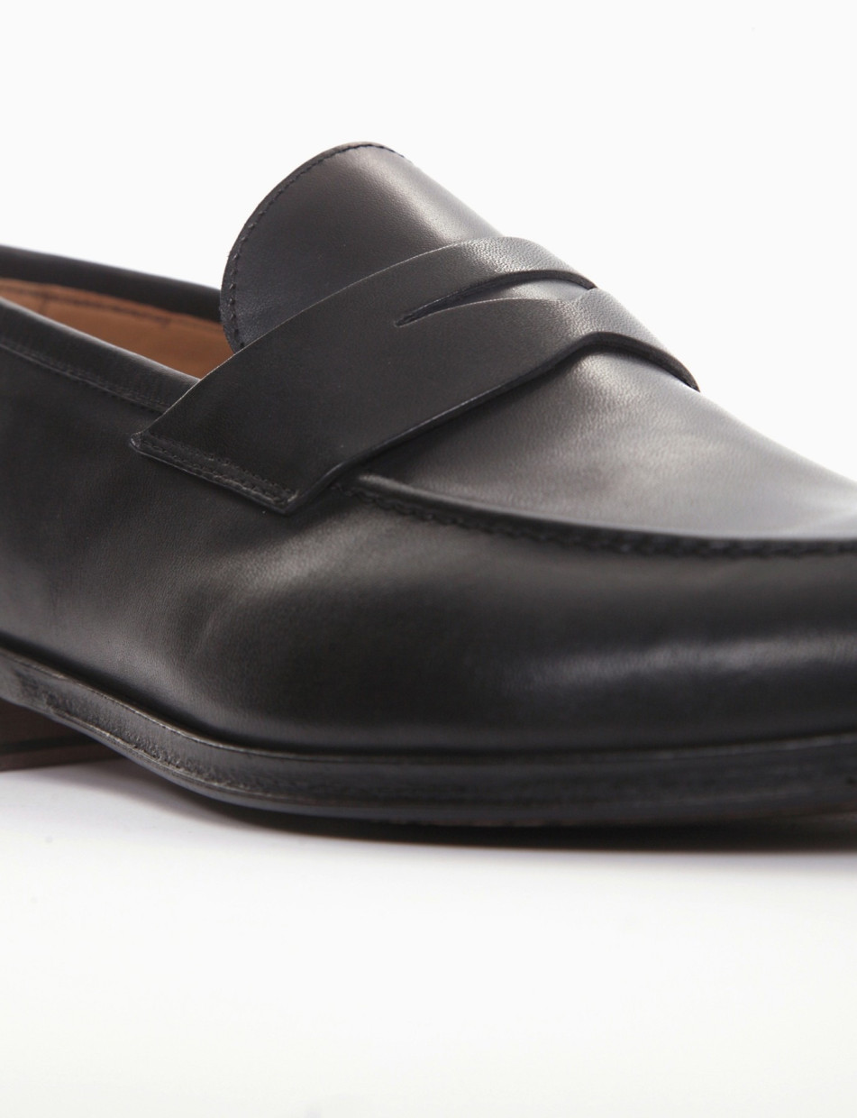 Loafers heel 2 cm black leather