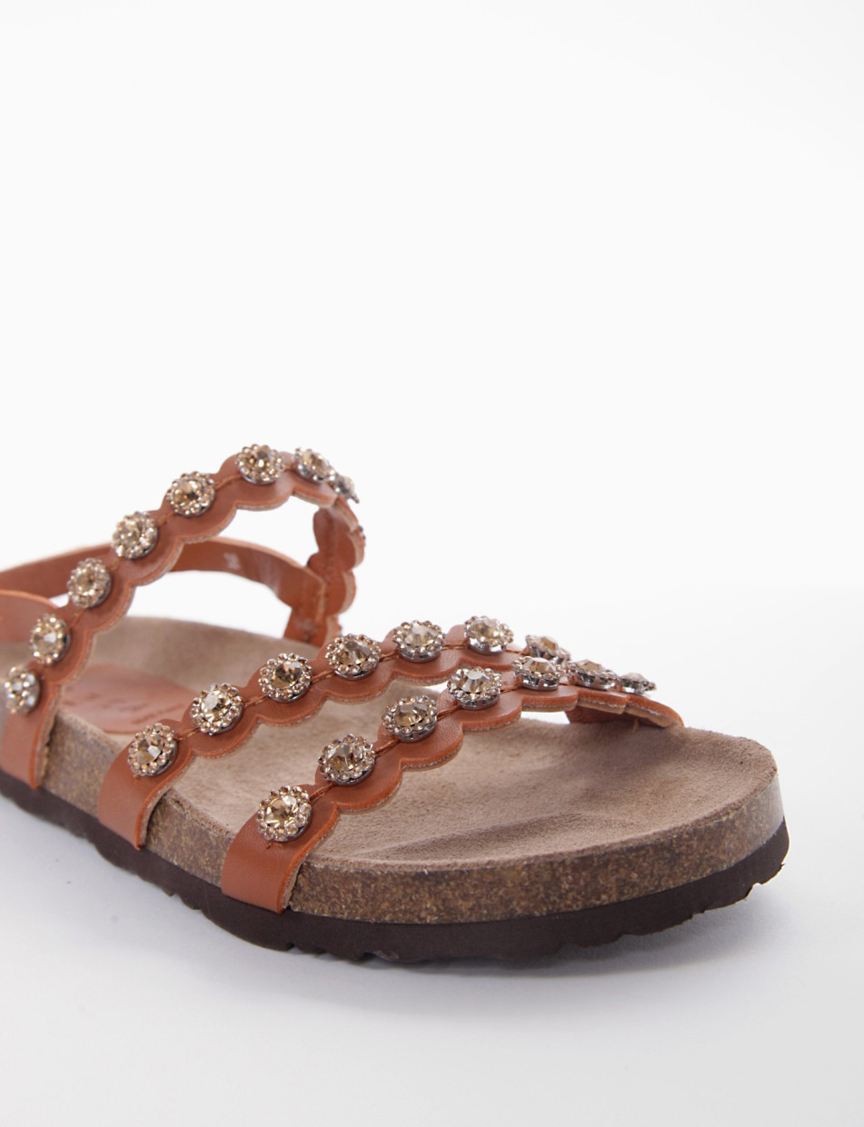 Low heel sandals bronze leather