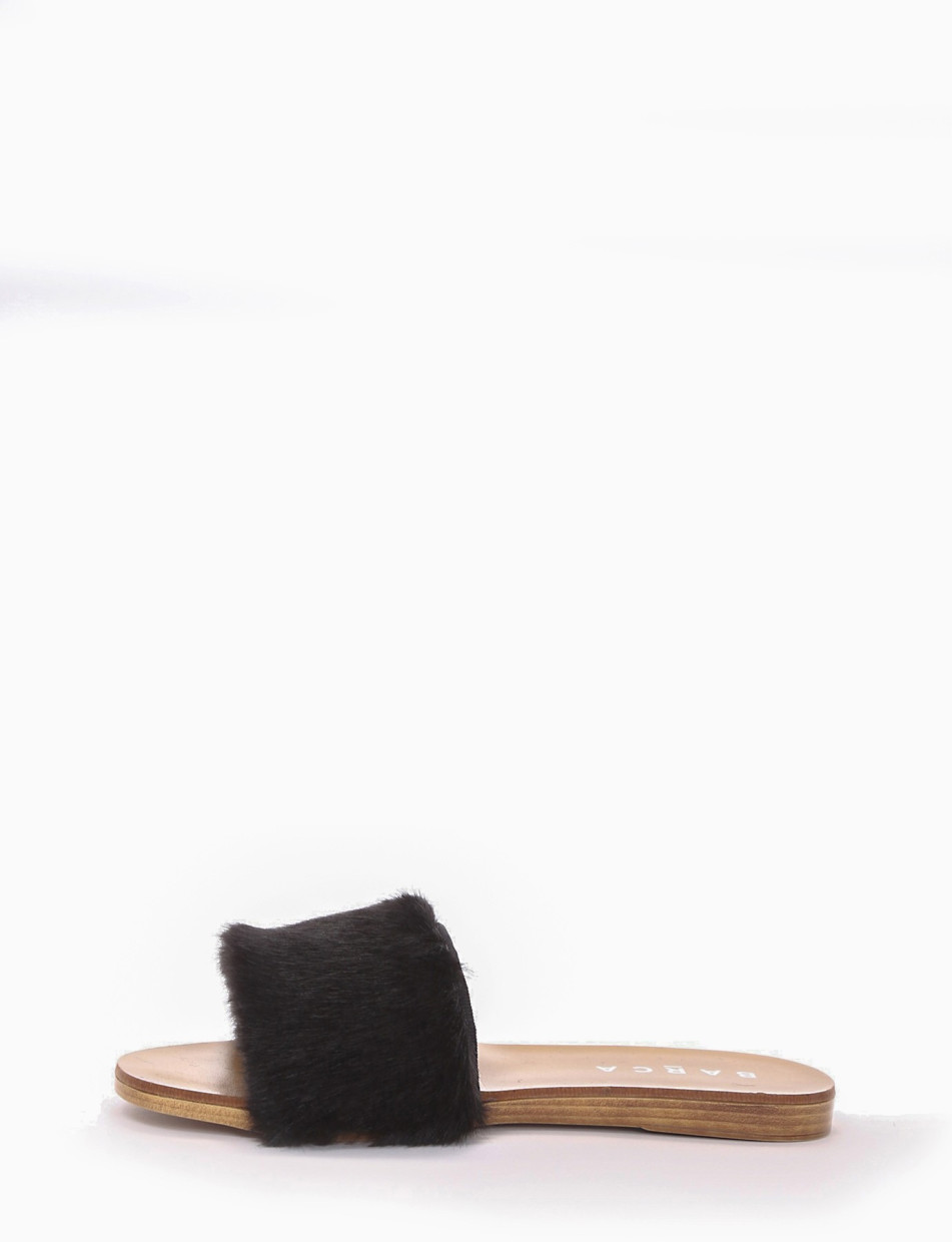 Slippers heel 1 cm black furs