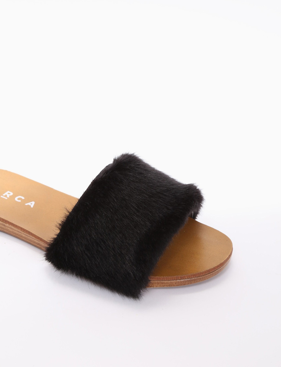 Slippers heel 1 cm black furs