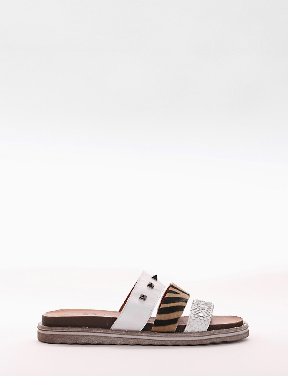 Slippers heel 2 cm white leather