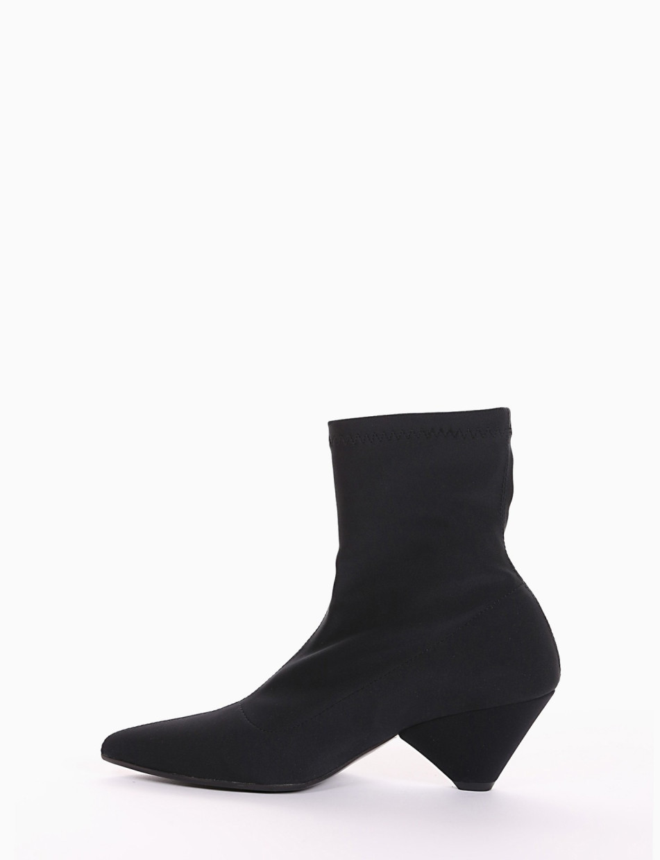 Stivaletto tacco a cono 5 cm nero