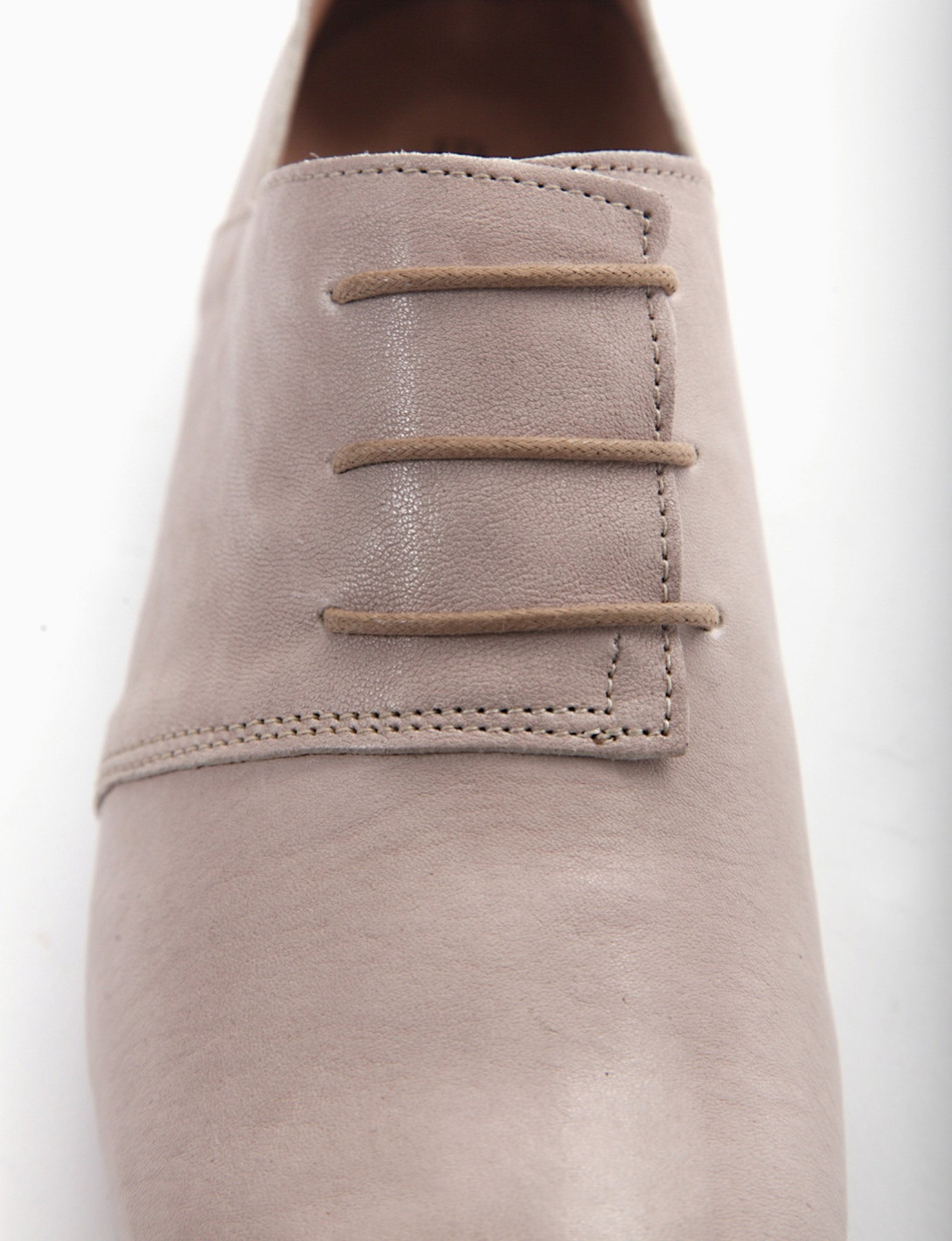 Lace-up shoes heel 2 cm beige leather