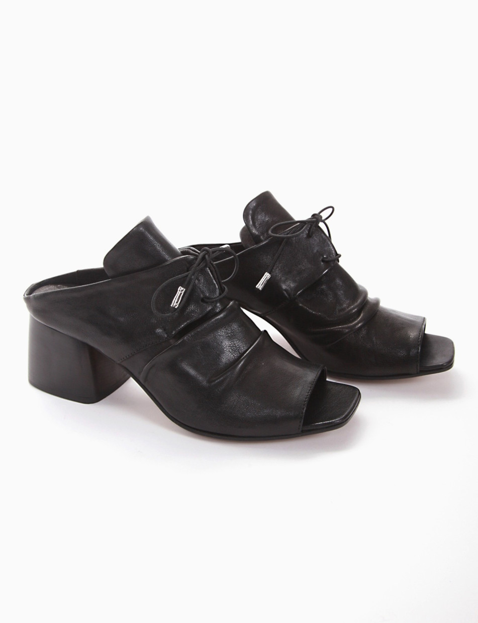 Slippers heel 5 cm black leather