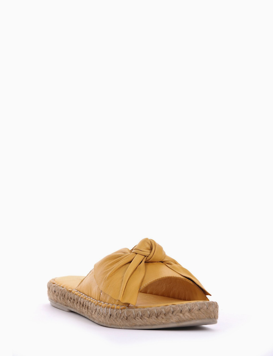 Slippers yellow leather