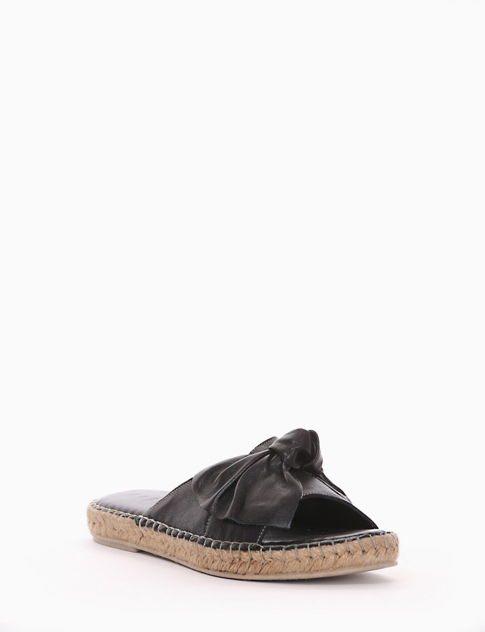 Slippers black leather