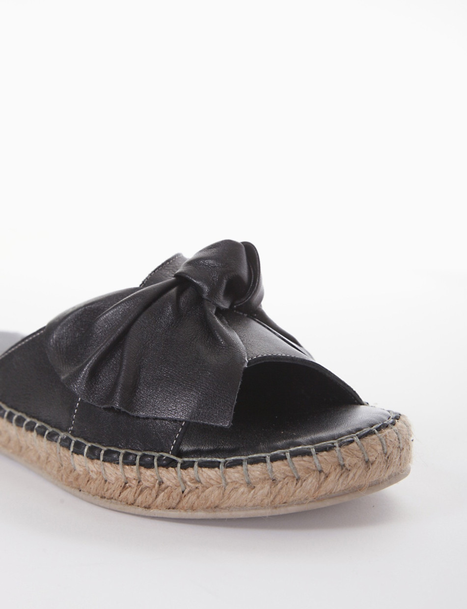 Slippers black leather