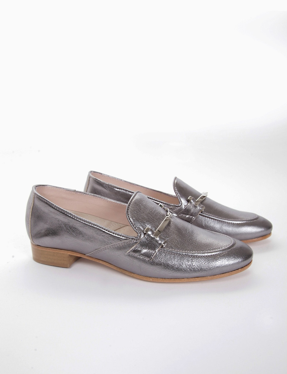 Loafers heel 2 cm silver laminated