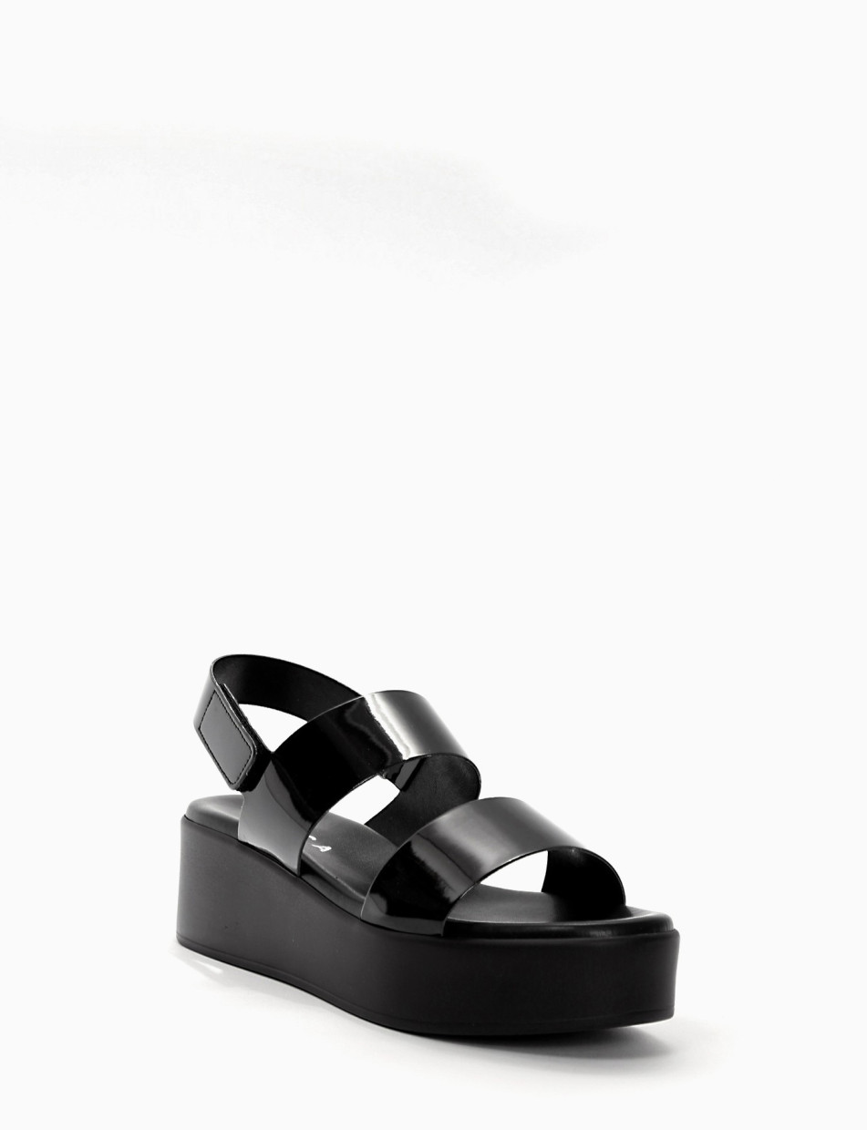 Wedge heels heel 7 cm black varnish
