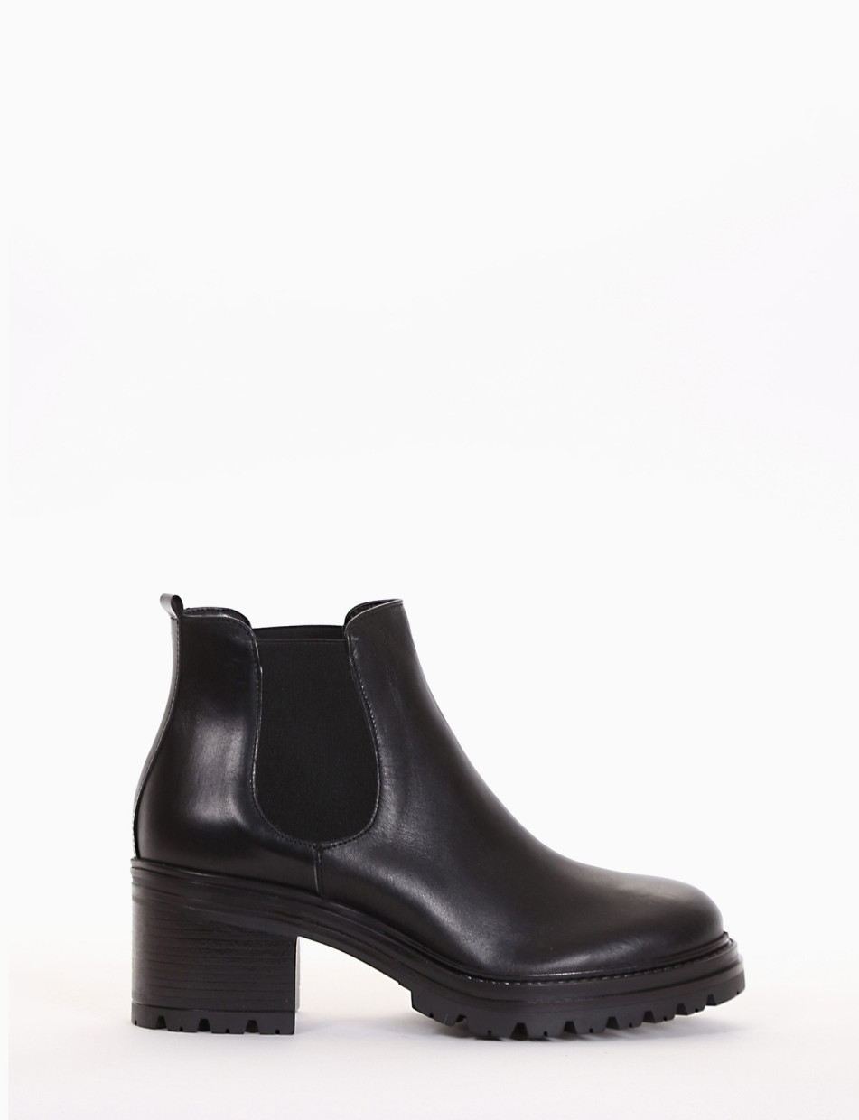 High heel ankle boots heel 5 cm black leather