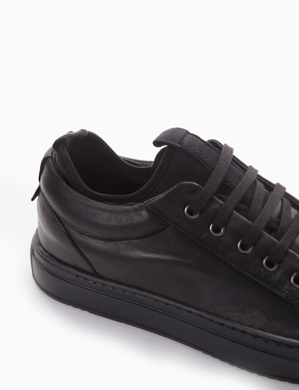 Sneakers black leather