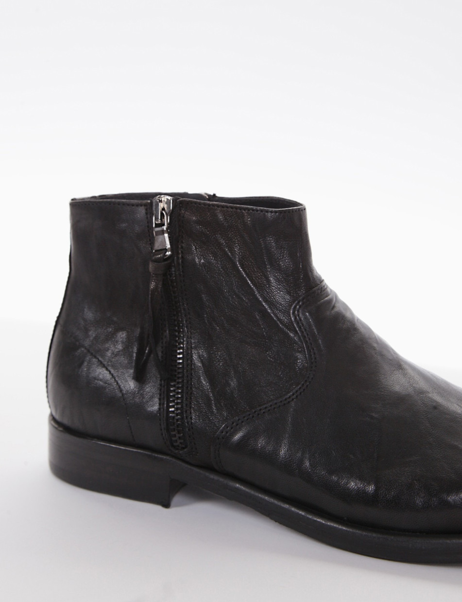 Ankle boots heel 2 cm black leather