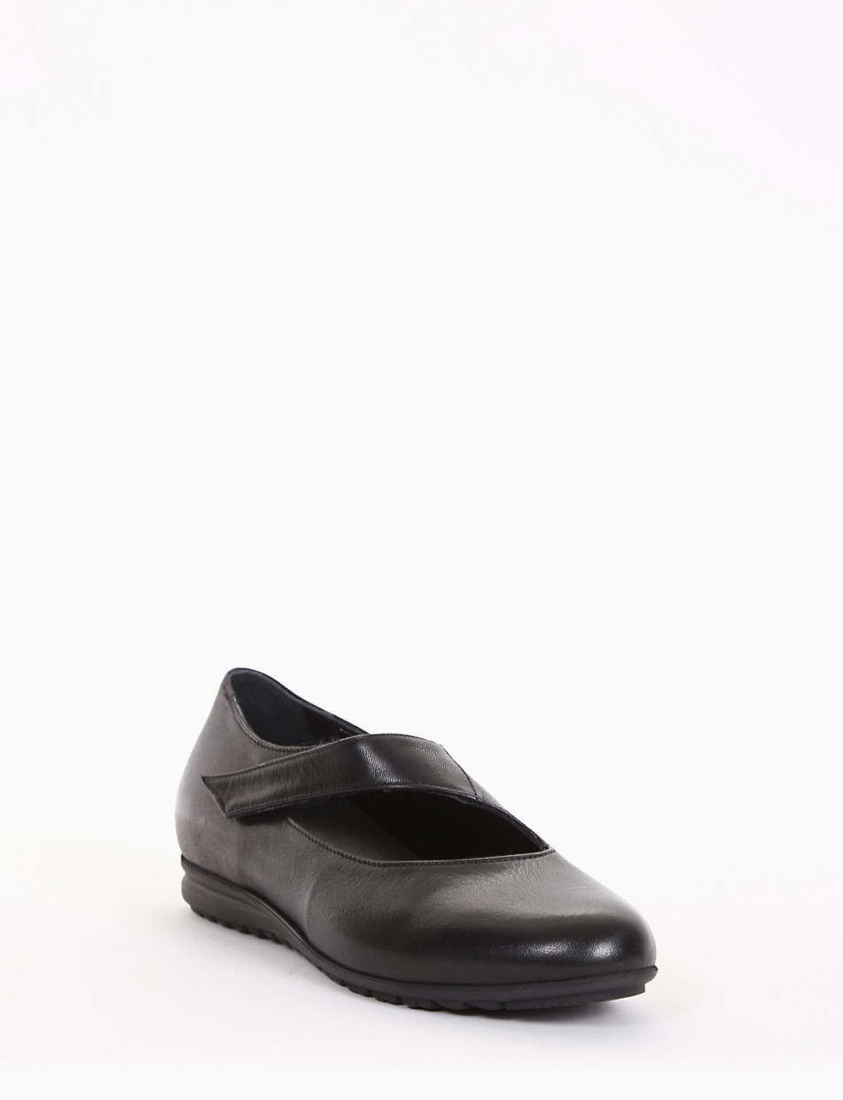 Flat shoes black leather