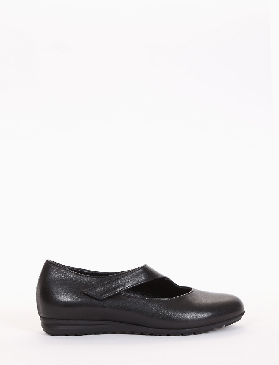 Flat shoes black leather