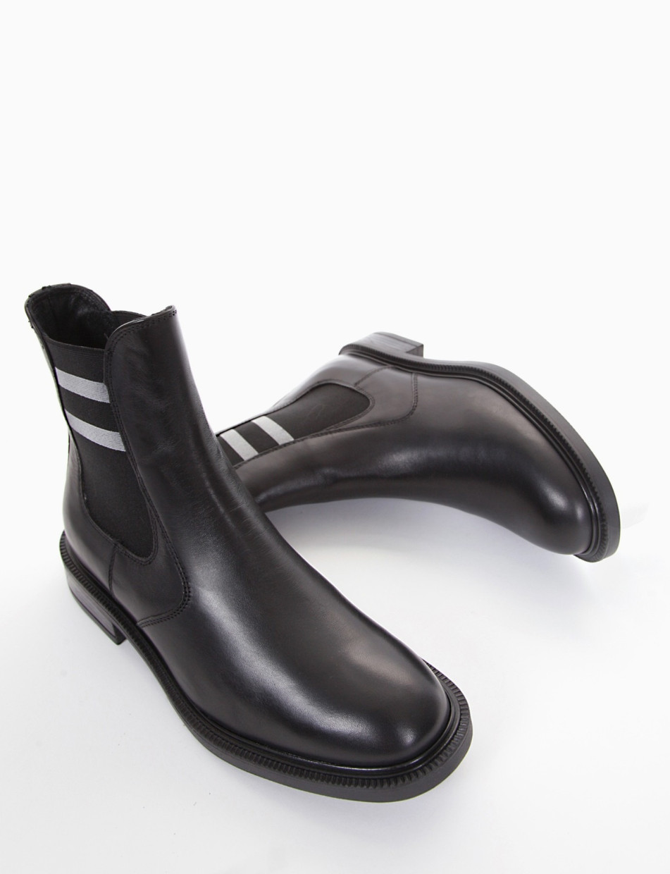 stivaletto tacco 2 cm nero