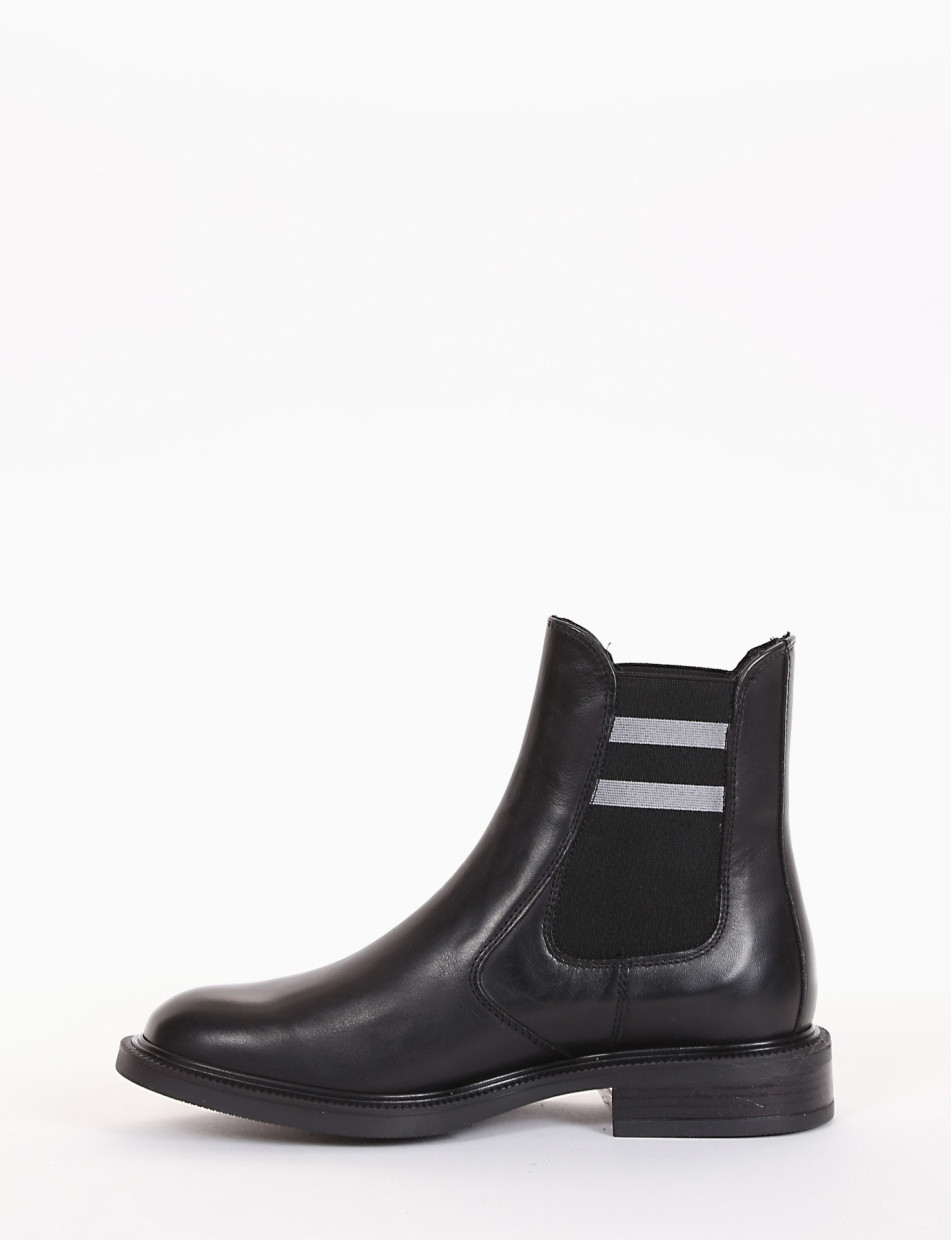 stivaletto tacco 2 cm nero