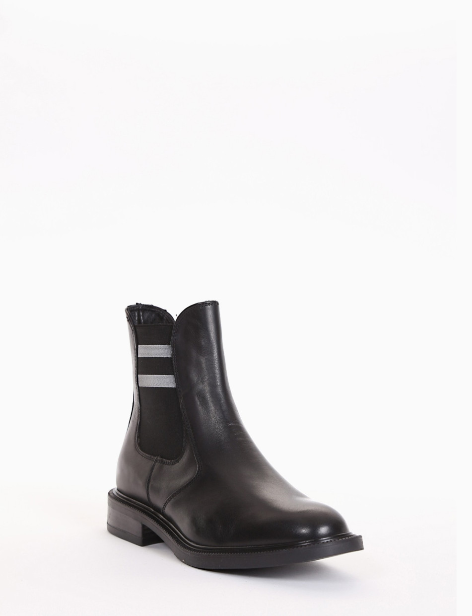 stivaletto tacco 2 cm nero