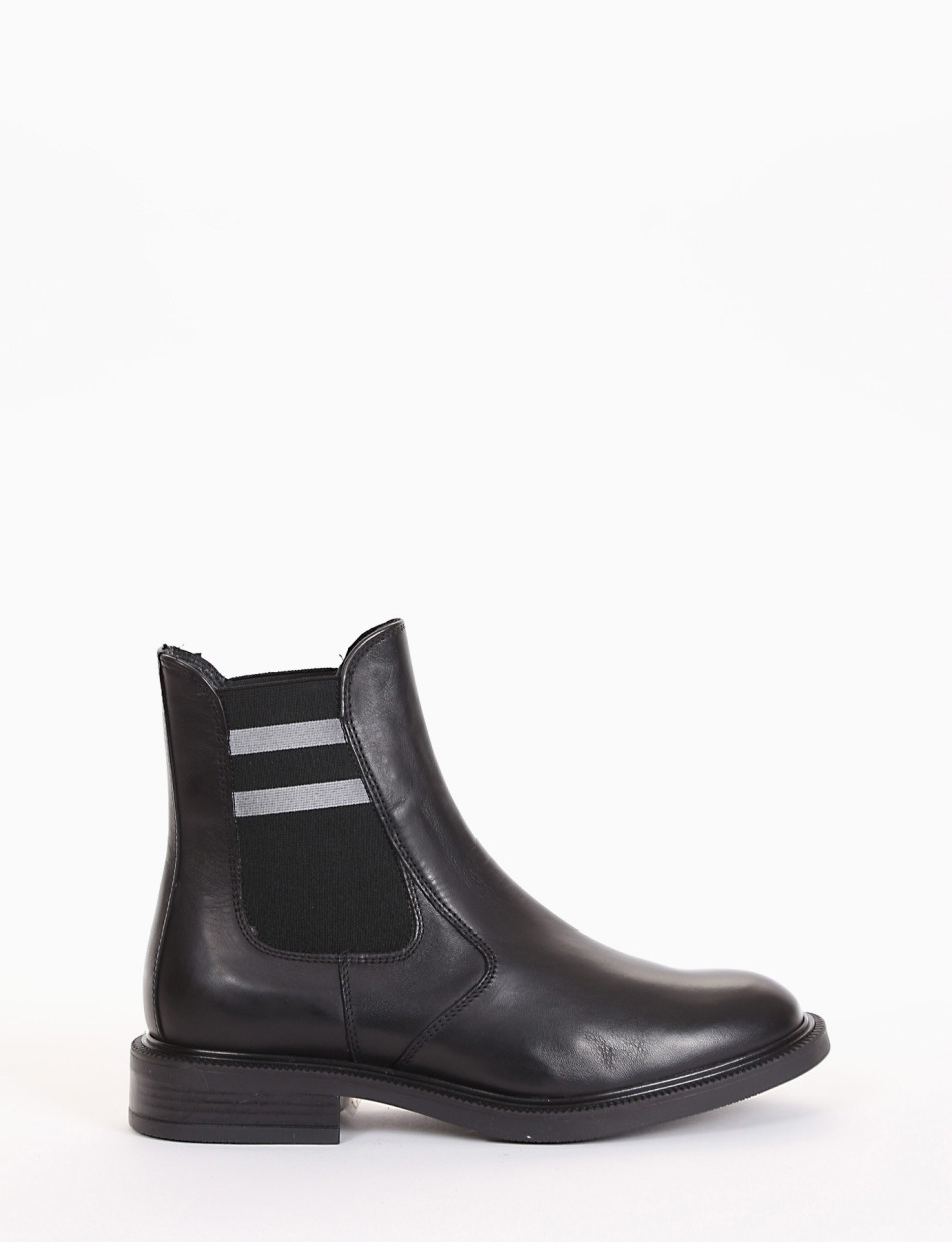 stivaletto tacco 2 cm nero