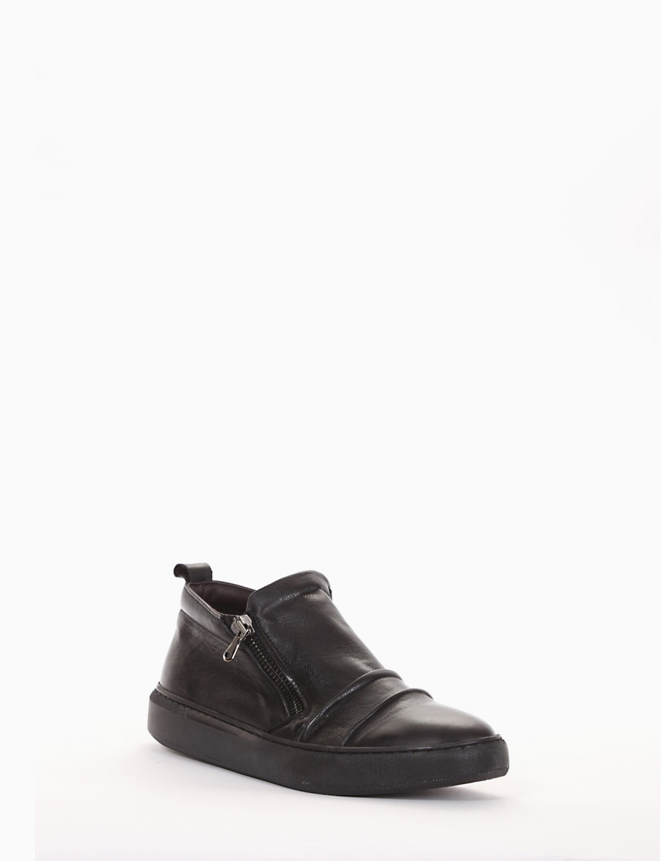 Sneakers black leather