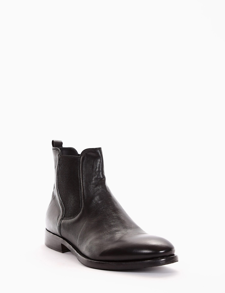 Ankle boots heel 2 cm black leather