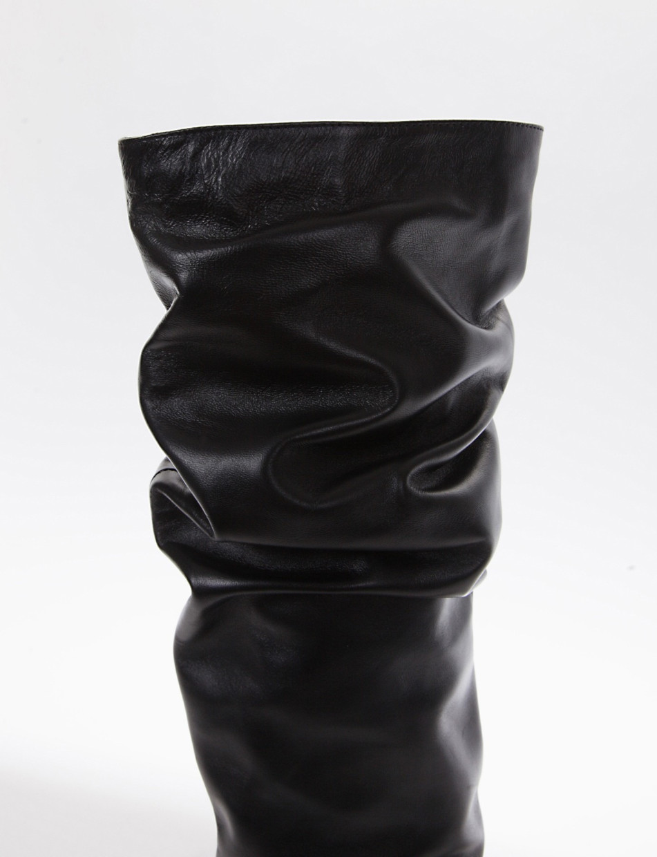 Low heel boots heel 1 cm black leather