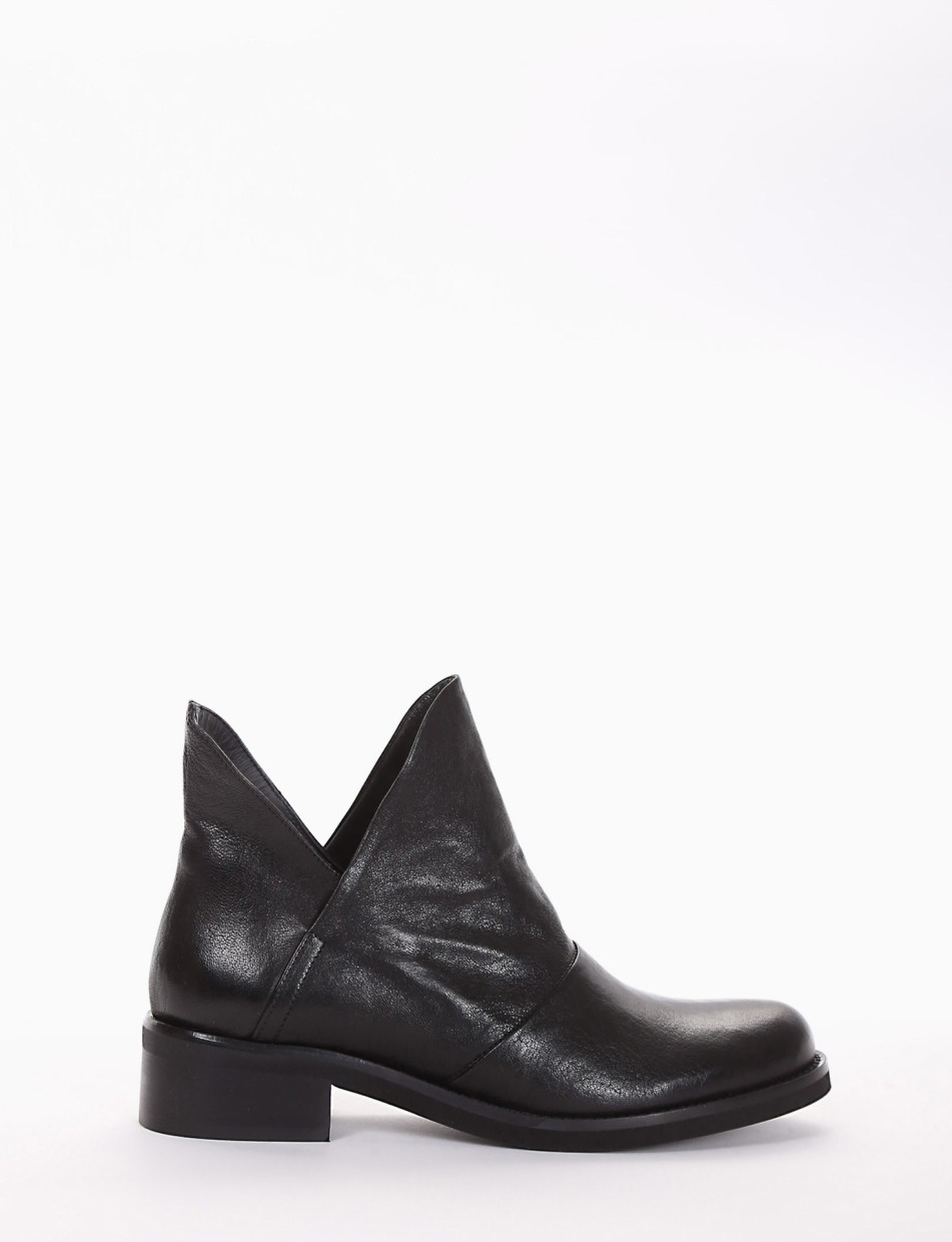 Low heel ankle boots heel 3 cm black leather