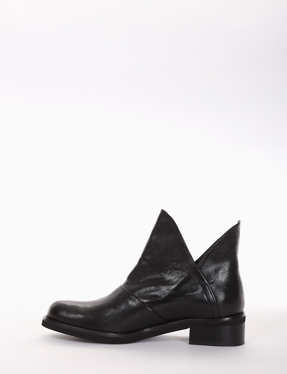 Low heel ankle boots heel 3 cm black leather