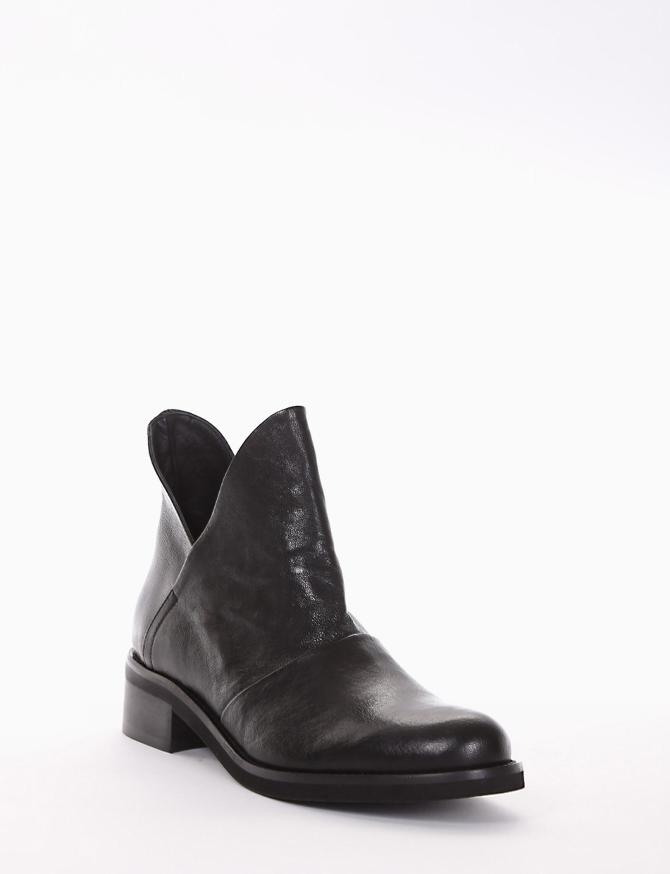 Low heel ankle boots heel 3 cm black leather