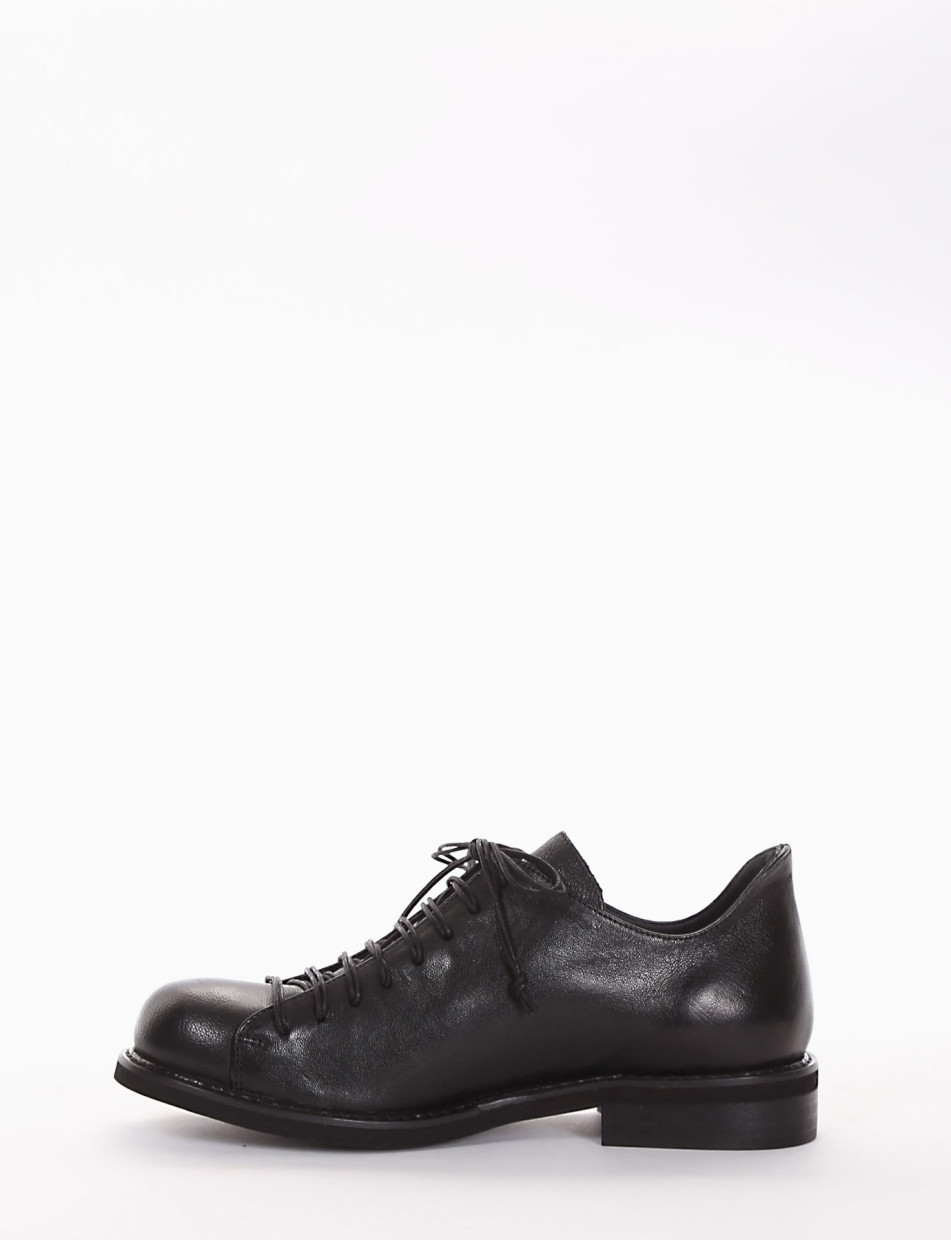 Lace-up shoes heel 2 cm black leather