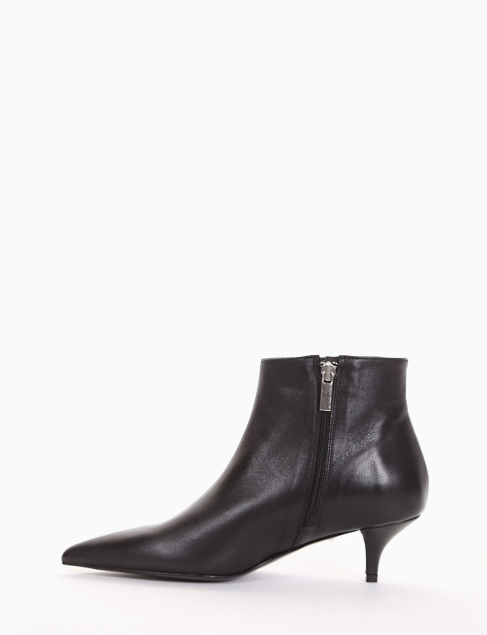 High heel ankle boots heel 5 cm black leather