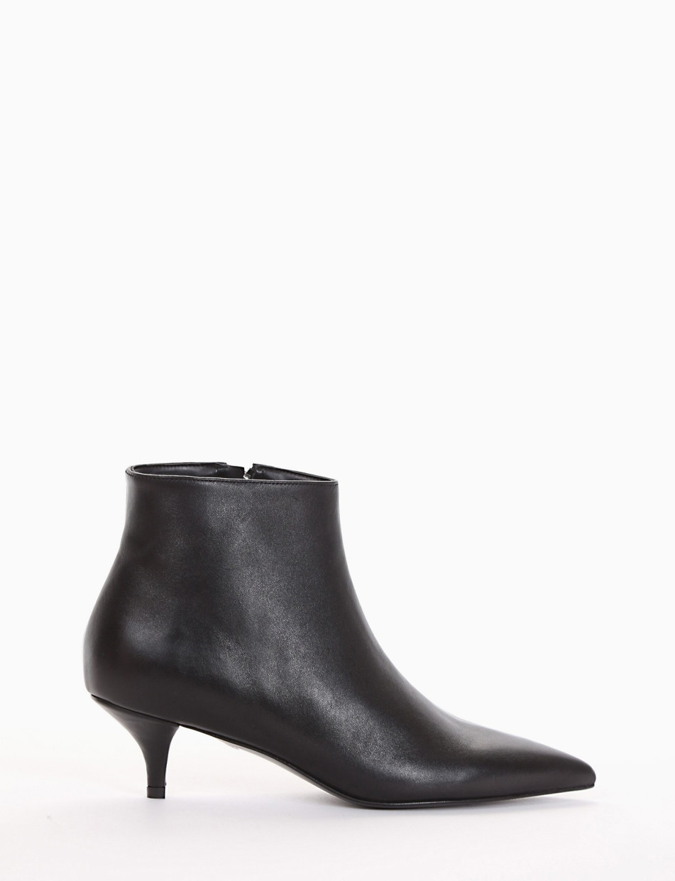 High heel ankle boots heel 5 cm black leather