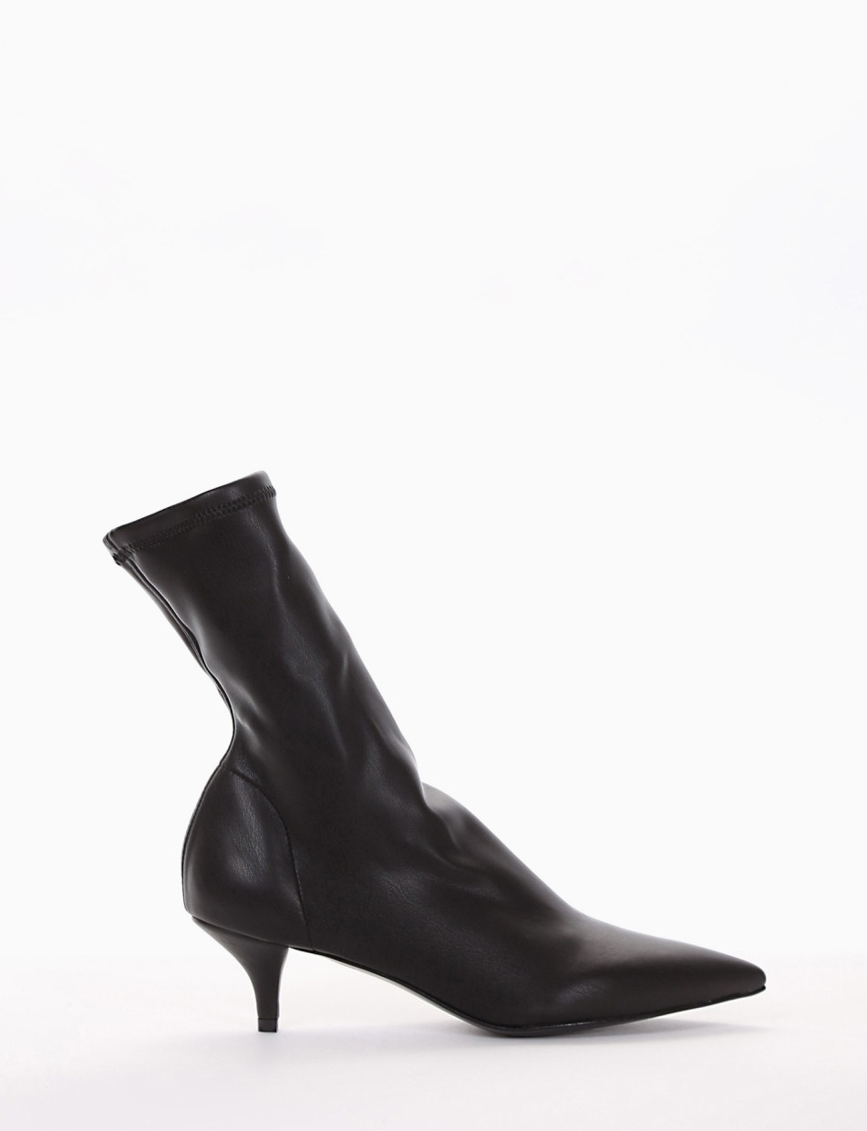 High heel ankle boots heel 5 cm black leather