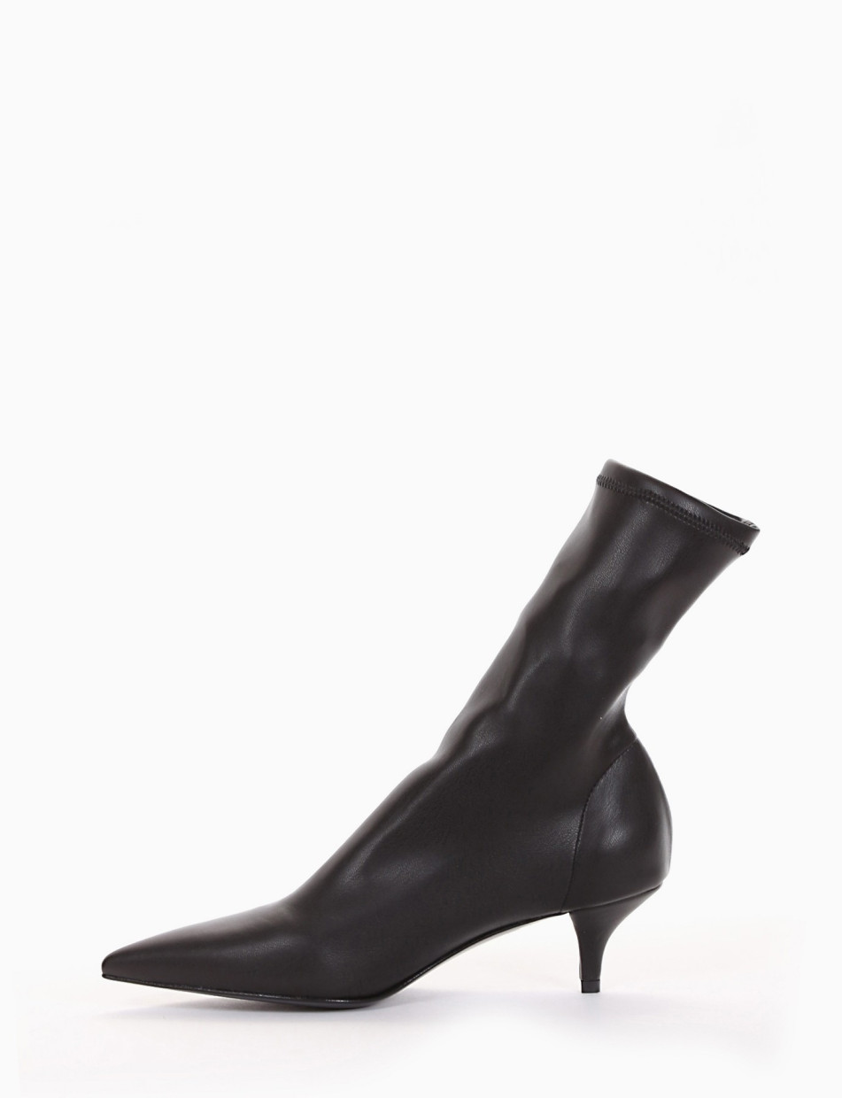 High heel ankle boots heel 5 cm black leather