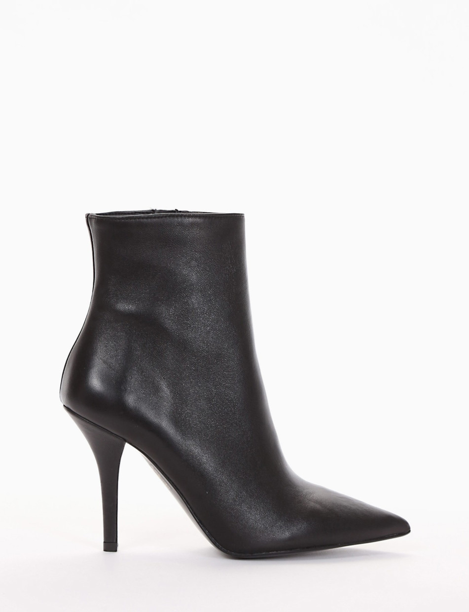 High heel ankle boots heel 9 cm black leather