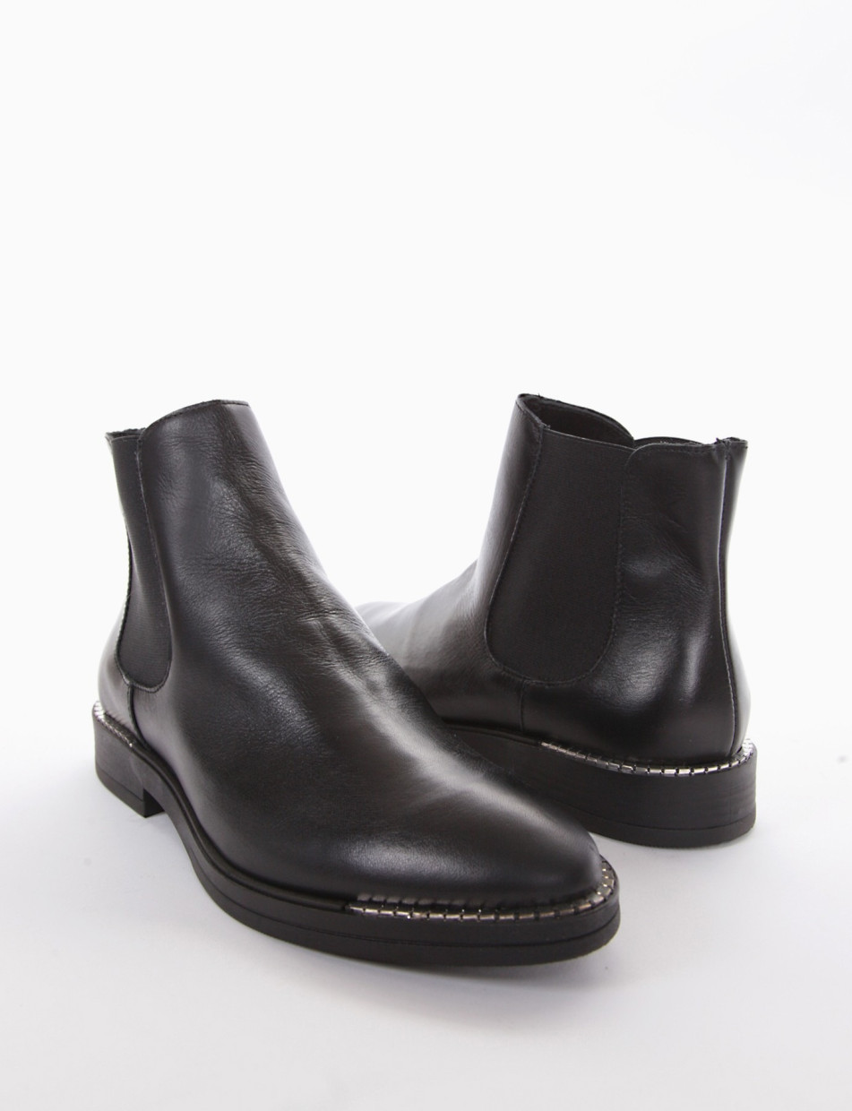 Low heel ankle boots heel 2 cm black leather
