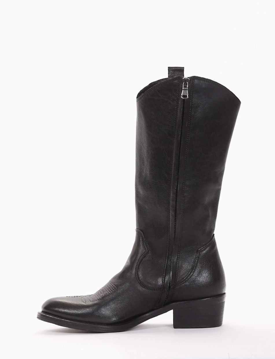 Low heel boots heel 3 cm black leather