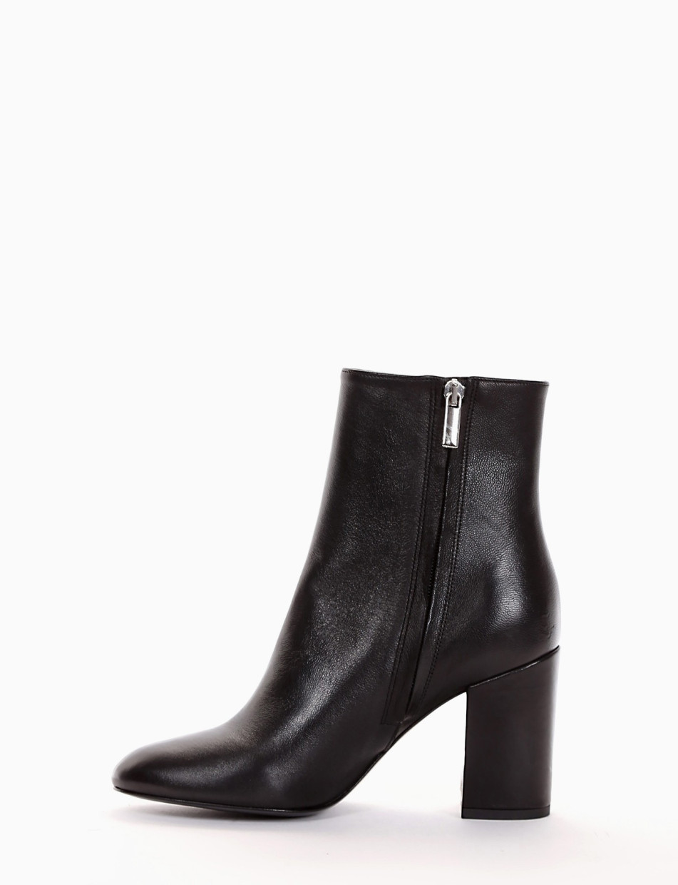 High heel ankle boots heel 7 cm black leather