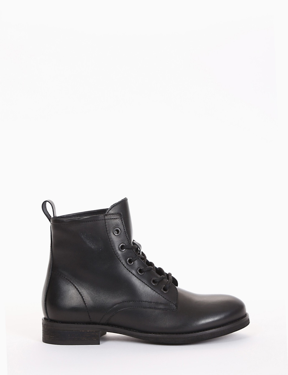 Combat boots heel 2 cm black leather