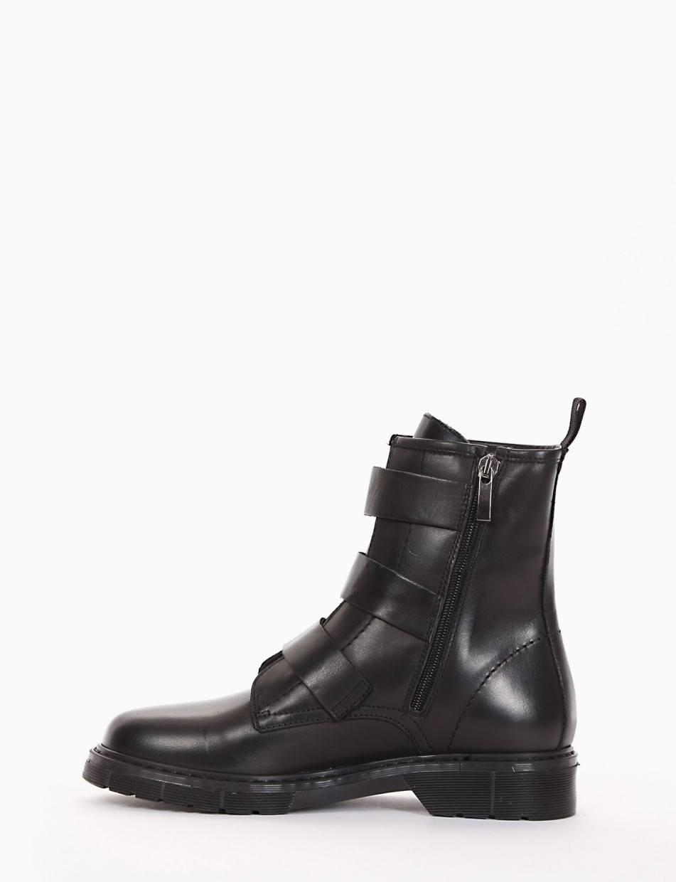 Combat boots heel 2 cm black leather