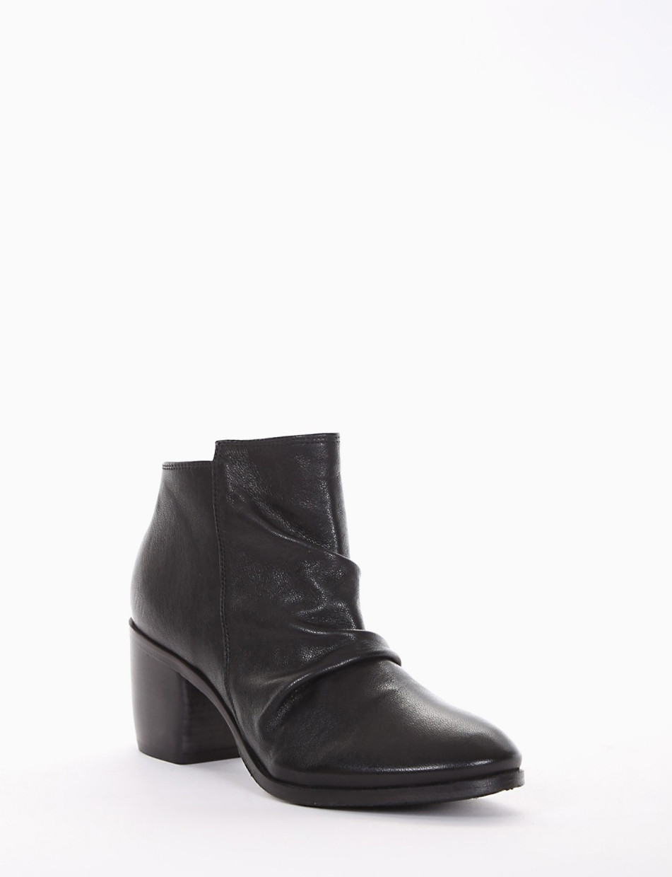 High heel ankle boots heel 5 cm black leather