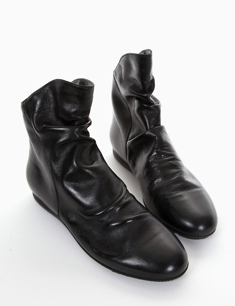 Low heel ankle boots black leather