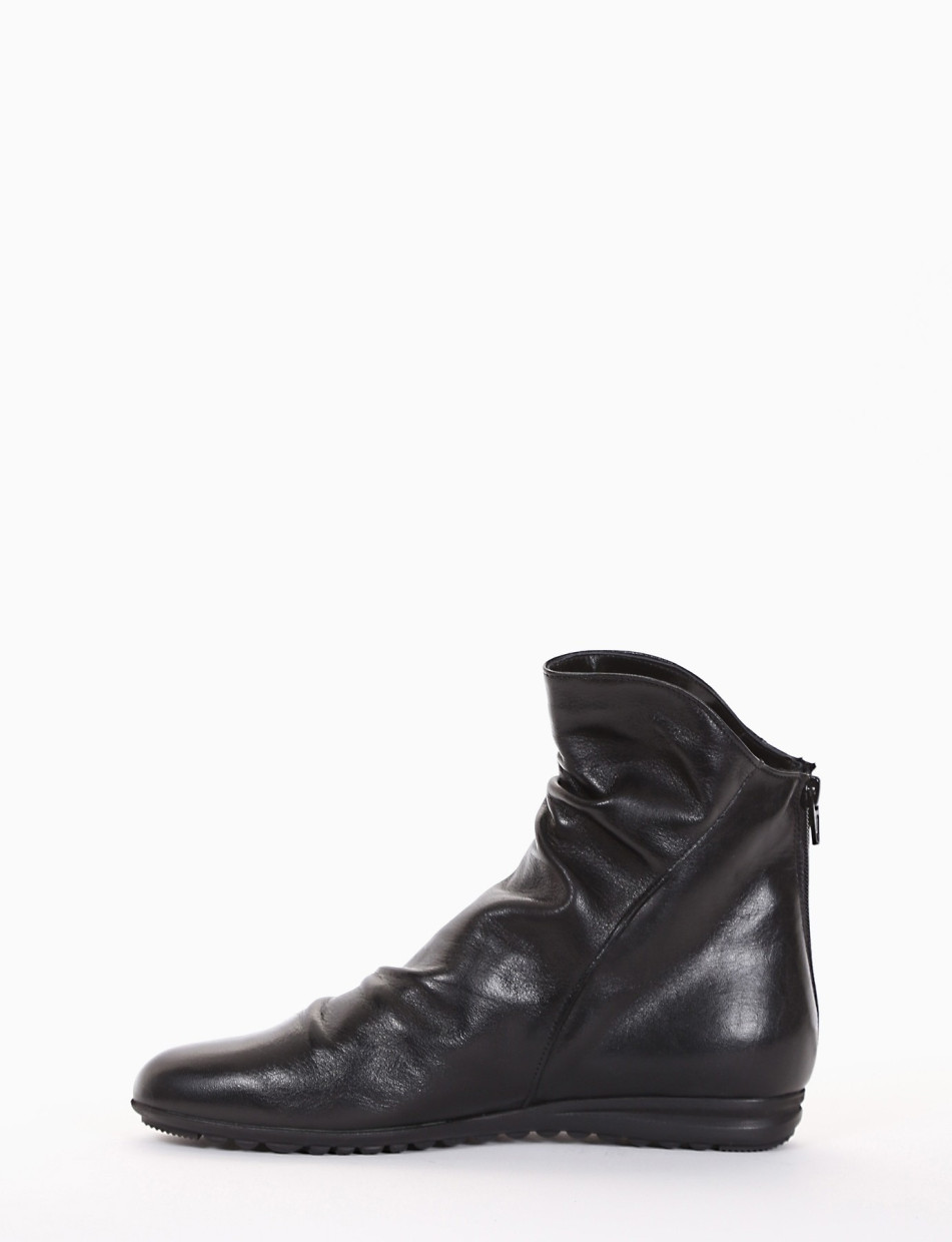 Low heel ankle boots black leather