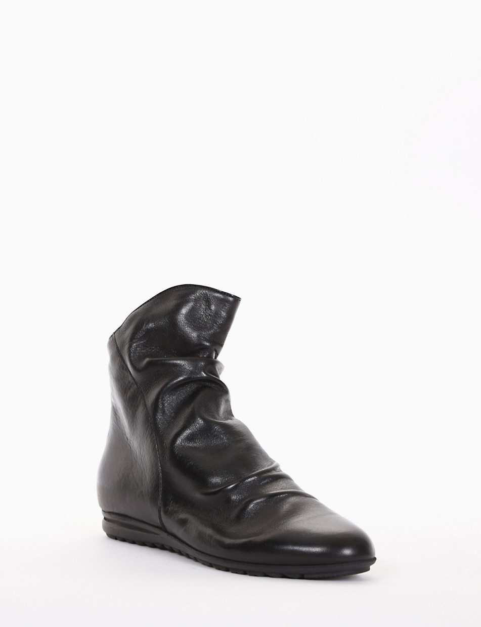 Low heel ankle boots black leather