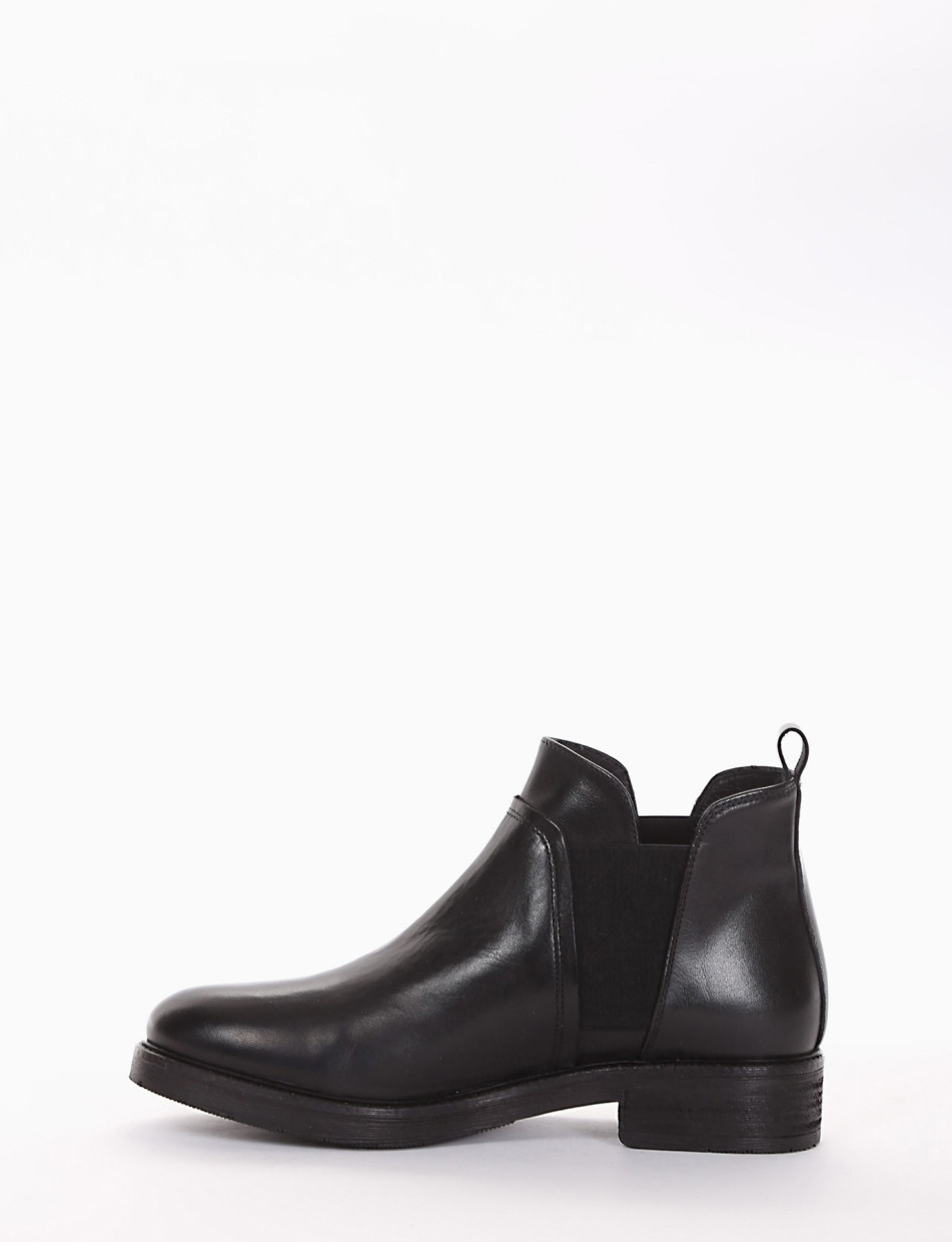 Low heel ankle boots heel 2 cm black leather