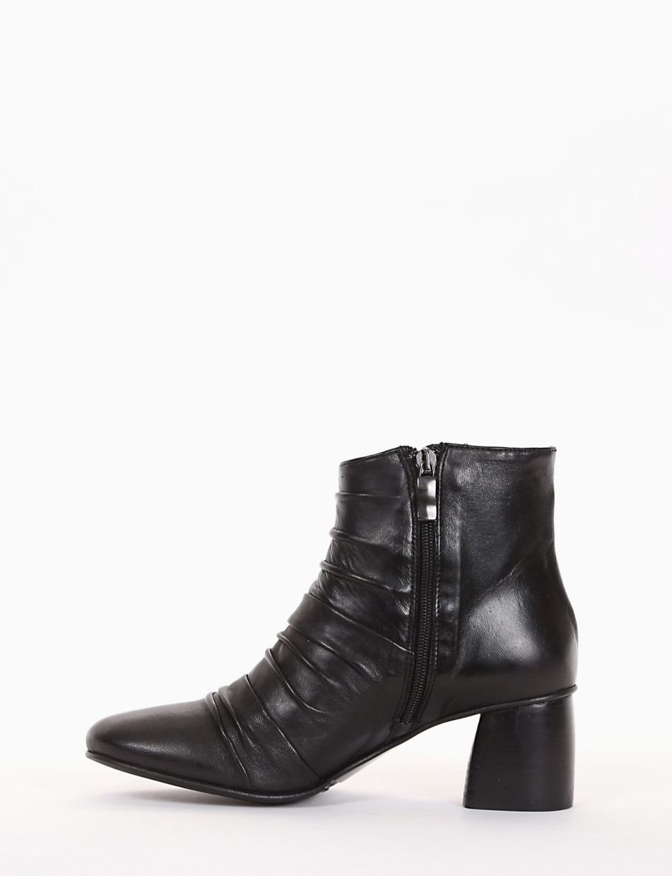 High heel ankle boots heel 5 cm black leather