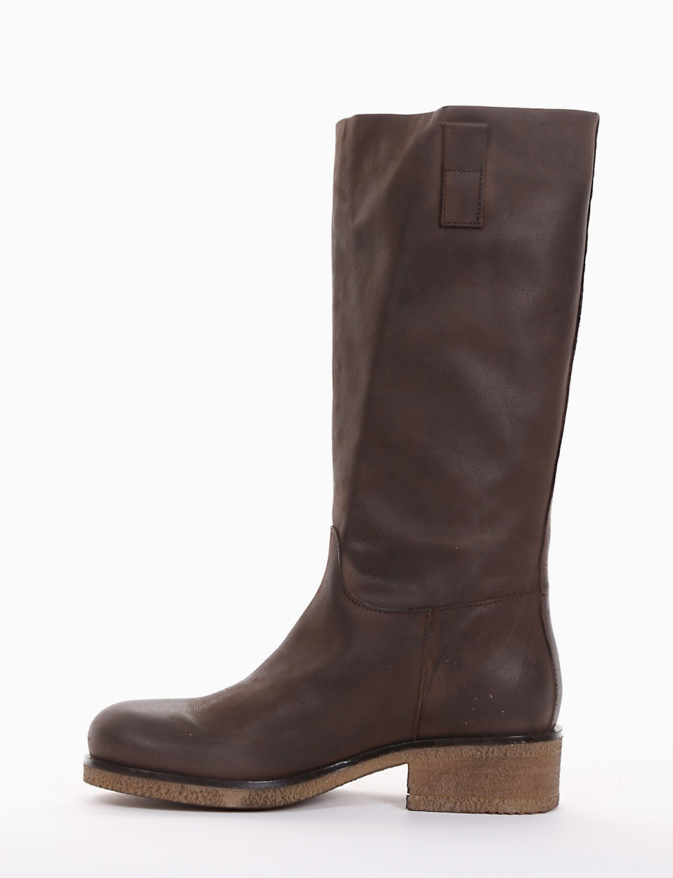 Brown low heel boots store