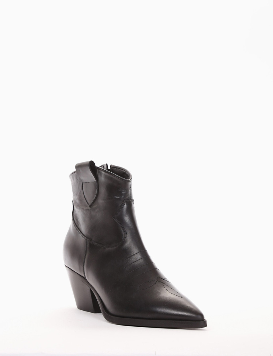 stivaletto tacco 5 cm nero