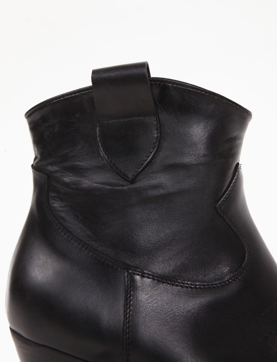 stivaletto tacco 5 cm nero