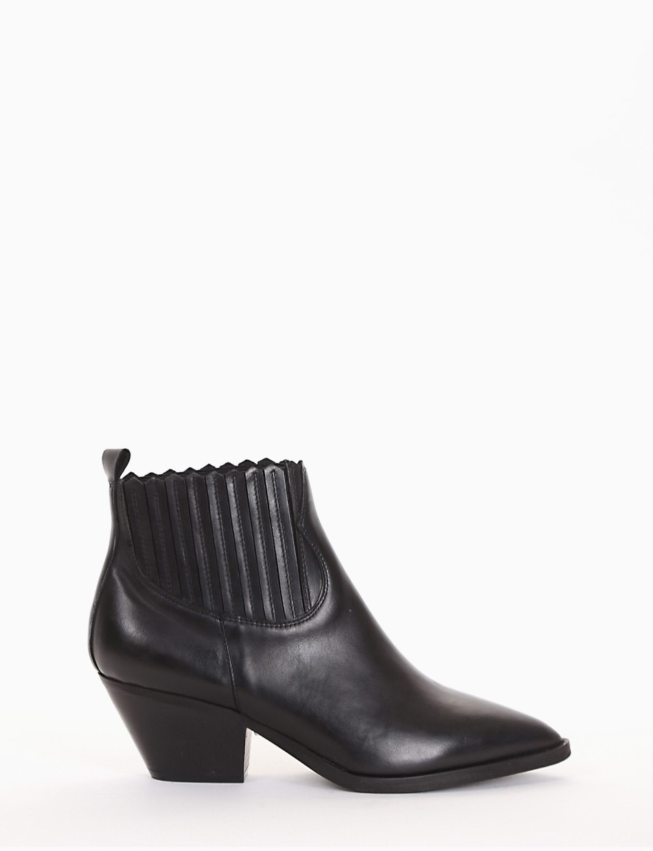 stivaletto tacco 5 cm nero
