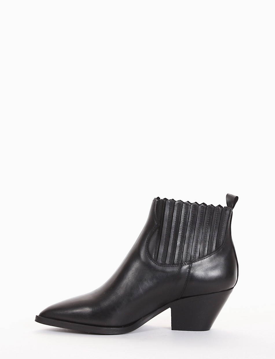 stivaletto tacco 5 cm nero
